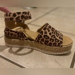 Soda leopard sandals size 8